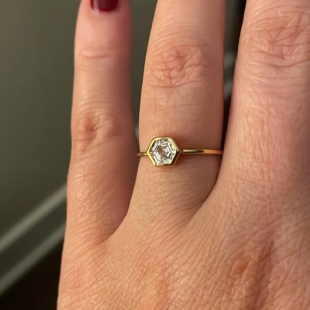 PETIT MOMENTS Honeycomb Ring in Gold - Picture 2 of 3